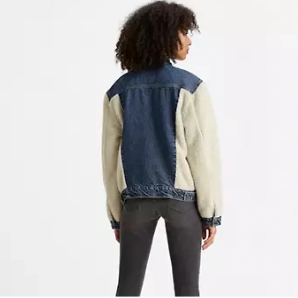 LEVI'S PIECED SHERPA EX-BOYFRIEND TRUCKER JACKET size M